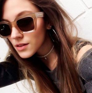 Gafas de Sol Cuadradas con Remaches Moradas de Montura Grande Estilo Vintage 2022 Personalizadas al por Mayor para Hombre y Mujer - Product Image 5