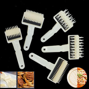 Rouleau à pâte à <span class=keywords><strong>pizza</strong></span>, outil de fabrication de trous à tarte Docker rouleau à pâtisserie avec pointes outil d'amarrage à <span class=keywords><strong>pizza</strong></span> portable pour gaufres à gâteaux à la maison - Product Image 2