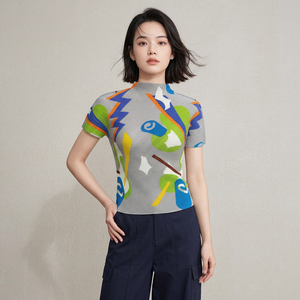 Blusa Casual da <span class=keywords><strong>Donna</strong></span> Miyake Estate 2026 a Maniche Corte, Plissettata, Elastica, Compressa, Traspirante, con Stampa Geometrica e Collo Alto, ad Asciugatura Rapida - Product Image 3