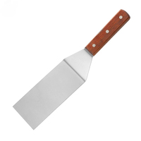 Kookspatel van roestvrij staal met houten handvat, geschikt voor het bakken van steaks, teppanyaki en barbecue.