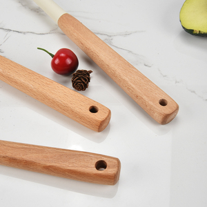 8: أواني طبخ من السيليكون طقم أواني طهي غير لاصقة ملعقة مضارب مجرفة مقبض خشبي للمطبخ - Product Image 4