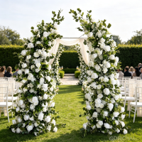 Arche de mariage en soie de haute qualité avec roses artificielles, verdure et fleurs blanches pour décorations de mariage en gros