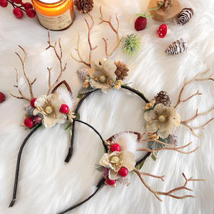 Serre-tête de Noël lumineux avec bois de cerf et branches d'hiver, accessoire de coiffure et de cheveux, ornements de Noël - Product Image 3
