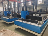 Machine de découpe laser industrielle automatique pour métaux CNC 3015 Fibre 1000W-3000W avec contrôle Cypcut, refroidissement par eau, type portique