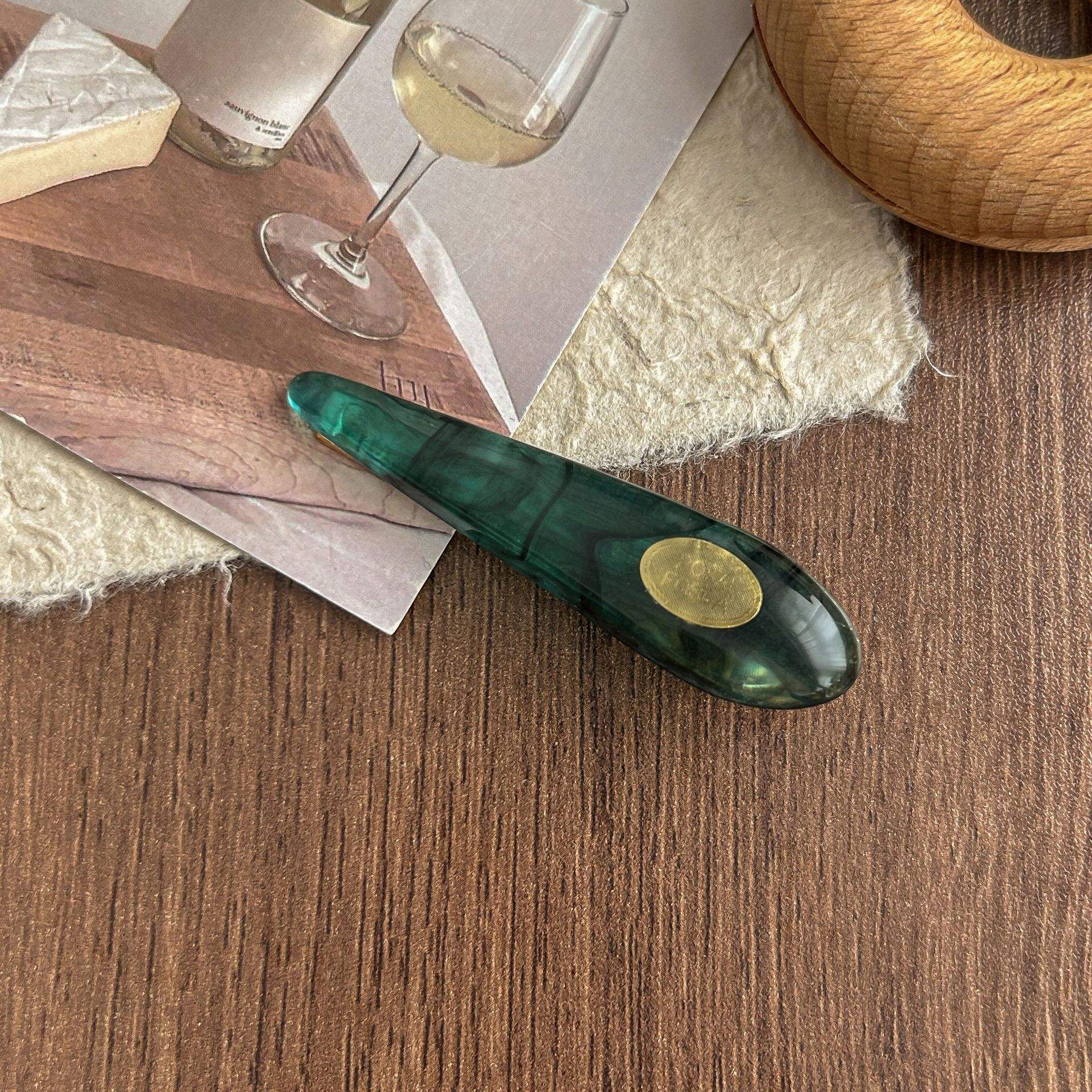 สีเขียวทะเลสาบ