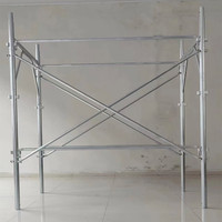 Échafaudage de façade de type italien Penteggion avec supports