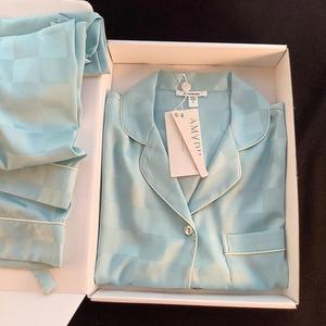 Ensemble de pyjama de luxe en soie glacée pour femme - Haut à manches courtes et short à col carré - <span class=keywords><strong>Origine</strong></span> Guangdong - Vente en gros - Product Image 6