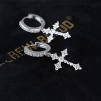 Luxuriöse S925 Silber Zirkon Iris-Blumen-Kreuz Charm-Ohrringe Unisex Verstellbar für Hochzeit und Geschenk