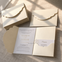 Cartes d'invitation personnalisées de luxe écologiques avec vernis mat en forme de triangle, logo personnalisé imprimé pour mariage, anniversaire