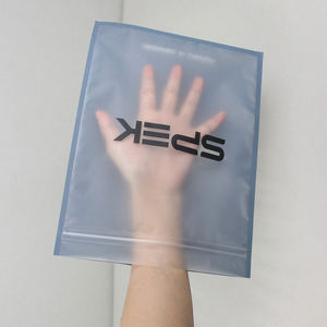 Матовые черные пластиковые пакеты для упаковки одежды - Product Image 2