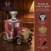 Exclusivo Decantador de Licor y Whisky en Forma de Coche Antiguo con Base de Madera y 2 Vasos, Regalo para Cumpleaños o Jubilación de Hombres