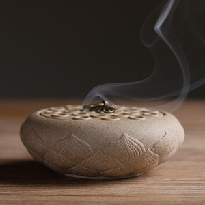 Quemador de Incienso de Cerámica Estilo Antiguo con Diseño de Loto y Arena Púrpura, Tallado Meticuloso y Diseño de Humo, Ideal para Meditación y Decoración del Hogar - Product Image 6