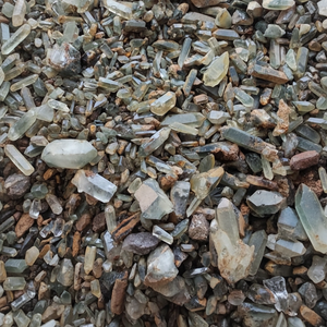 พลอยรูบี้สีเขียวขัดเงา พร้อมคริสตัลสีเขียวครอตันคุณภาพสูง สำหรับการทำสมาธิ บำบัดจักระ และพลังงานบำบัด - Product Image 1