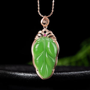 Pendentif en jade nefrite naturel en forme de feuille, bijoux pour femmes en or 18 carats, style chinois, cadeau avec certificat d'évaluation D505 - Product Image 1