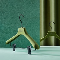 Vente en gros de cintres personnalisés en velours métal plastique tissu floqué magasin unique garde-robe garage boutique salle de bain impression