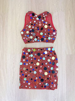 Petit rouge serré Sexy maille fendue taille plein diamant enveloppé hanche jupe courte chanteur danse équipe Performance Costume