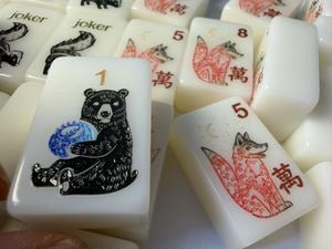 Набор для маджонга Woodland: резные кристаллические плитки, видеообзор от производителя. Готов к отправке в любое время. - Product Image 2