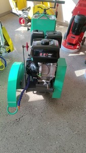 Cortadora de Concreto Amarilla a Gasolina con Motor y Ruedas para Uso en Construcción - Product Image 3