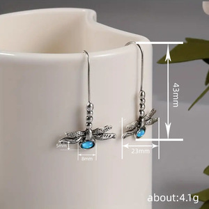Orecchini Pendenti a Forma di Libellula, Design Minimalista ed Elegante, Gioielli da Donna per Uso Quotidiano - Product Image 3