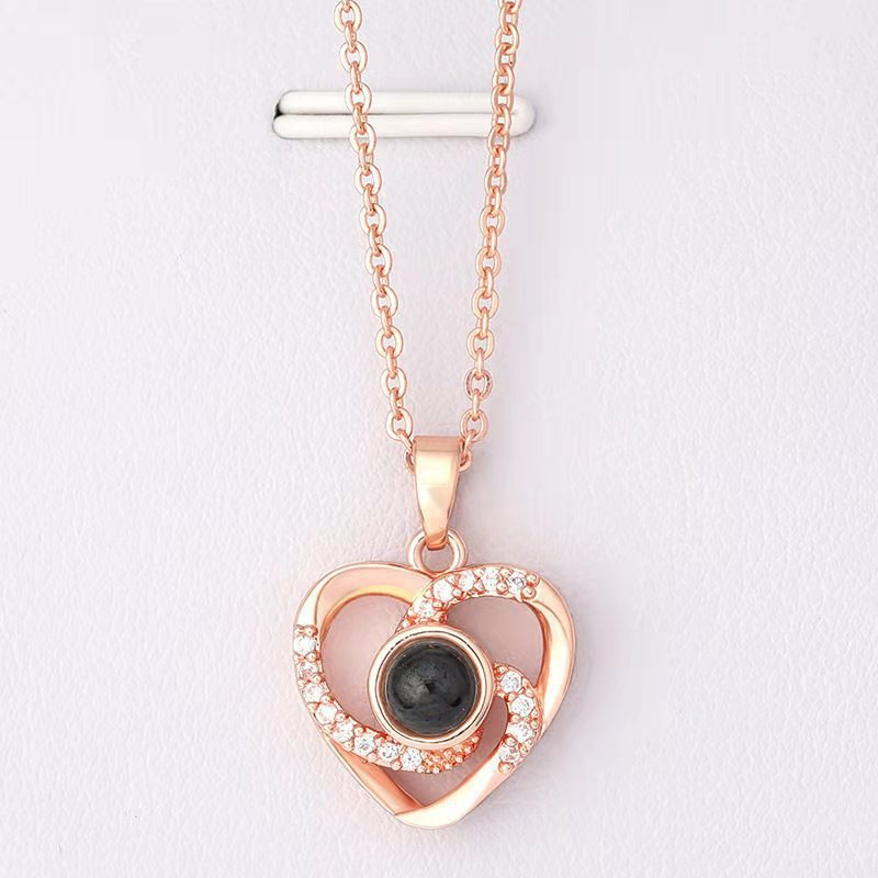 กุหลาบทองหัวใจเพชรหลายเม็ด