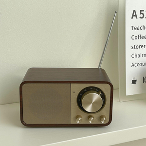 Portable rétro de grande valeur pour haut-parleur <span class=keywords><strong>Bluetooth</strong></span> avec caisson de basses <span class=keywords><strong>filaire</strong></span> antenne en bois créative Radio Photo Prop 5W alimenté par batterie - Product Image 3