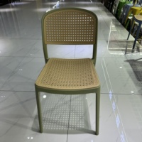Chaise empilable en plastique imitation rotin pour restaurant, hôtel, café, intérieur et extérieur