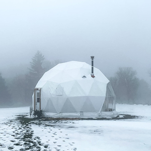 Tienda de Campaña Geodésica de Lujo Redonda de 4m-40m para Glamping, Iglú de Invierno Cálido con Estufa, Cortinas y Baño - Product Image 1
