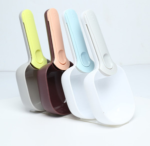 Cuillère d'alimentation pour animaux de compagnie 2-en-1 en plastique à contraste de couleurs, design profond et détachable, fournitures pour chiens et chats - Product Image 2