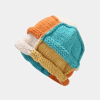 Chapeau turban en tricot à blocs, design unique, avec protection pour les oreilles, fait main, tendance, chaud, pour l'automne et l'hiver