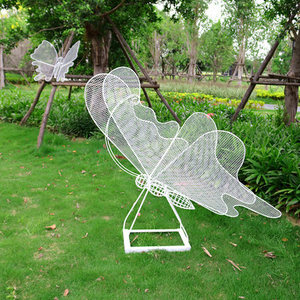 Sculpture de papillon lumineuse creuse en fil de fer et acier inoxydable pour aménagement paysager extérieur - Product Image 6