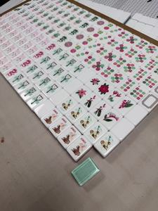 Juego de Mahjong Americano de Acrílico de Doble Capa Verde y Rosa, Diseño de Flores Tropicales y Monos, Fotos Reales, En Stock, Envío Rápido - Product Image 1