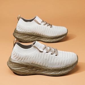 Nouvelles Chaussures de Sport en Maille Tissée 2026 – Chaussures de Course Amortissantes et Respirantes pour le Voyage et l'Extérieur – Style Couple - Product Image 1