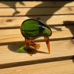 Figurine d'oiseau kiwi en verre soufflé artisanal, vert et orange, sculpture animale, décoration d'intérieur - Product Image 4