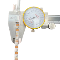Bande LED adressable Mini-RGBW SK6812 ; 96 LED/m ; PCB de 6 mm de large ; LED SMD RGBW 3535, DC5V non étanche, PCB blanc