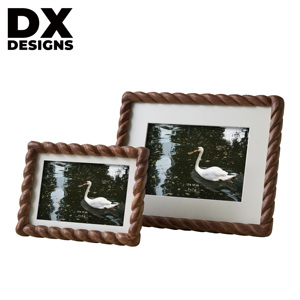 Cadre photo en bois brun moderne personnalisé DX Designs, 4x6/5x7/6x8/8x10 pouces, cadre photo en bois élégant pour la maison et le bureau - Product Image 1
