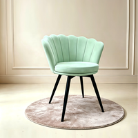Fauteuil élégant en velours avec pieds en métal noir pour salon et chambre à coucher