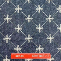 Tissu en denim brodé à motif floral exquis, tissé en coton, pour la confection de vêtements féminins, robes et projets de bricolage