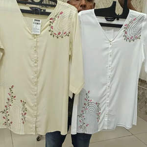 Nouvelle kurta décontractée pour femmes à manches longues, col rond, design court, pour le printemps et l'été, vente en gros - Product Image 2