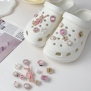 En gros Jibbitzs personnalisés, accessoires pour chaussures à trous, décorations pour femmes, boucles <span class=keywords><strong>de</strong></span> chaussures DIY, ornements <span class=keywords><strong>de</strong></span> chaussures en caoutchouc, un ensemble à clipser - Product Image 1