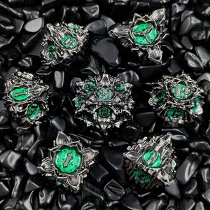 Juego de Dados DND de Lujo Hechos a Mano de 7 Piezas, Poliédricos, Huecos, de Aleación de Zinc de 40 mm, Color Personalizado, Logotipo Personalizado para RPG Dungeons & Dragons - Product Image 3