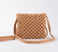 Sac à bandoulière en coton tressé style bohème pour femme avec pompons et motif ajouré, fermeture éclair