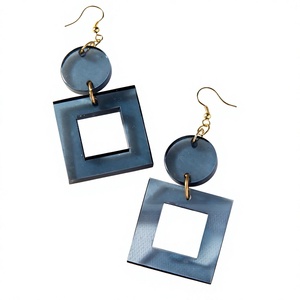 Boucles d'oreilles pendantes colorées en forme de dés, uniques en résine acrylique, pour femmes, cadeaux de fête, bijoux sur le thème du casino, mignonnes et élégantes - Product Image 5