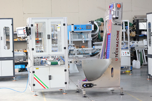 Máquina Automática para Insertar Tapas Abatibles de Plástico, Juntas de Aluminio y Arandelas de Espuma, y Plegar Tapas - Product Image 2