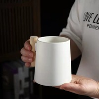 Grande tasse à café en céramique avec couvercle, cuillère, poignée en bois à motif de dessin animé, pour le bureau, pour couple, logo personnalisable, cadeaux d'anniversaire