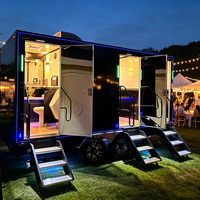 Remorque Sanitaire de Luxe Noire à 3 Cabines avec Climatisation et Panneaux Solaires – Toilettes Extérieures Portables de Luxe à Vendre