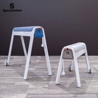 Banc de bureau moderne SpaceUnited avec ports d'alimentation et USB, sièges collaboratifs à structure en acier avec roulettes pour espaces communs