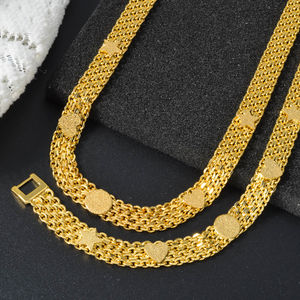 Colliers et bracelets en or plaqué or 14 carats personnalisés et créatifs en forme de cœur d'amour cubain unisexe en gros - Product Image 2