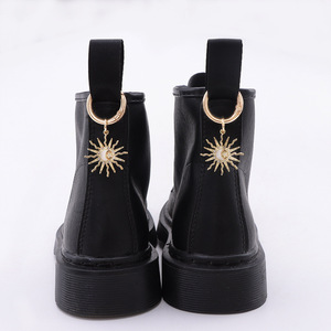 Adornos para Zapatos, Colgantes Metálicos de Sol, Luna y Estrella, Chapados en Oro, para Botas, Invierno 2024, Diseño Sólido, SP-830 - Product Image 1