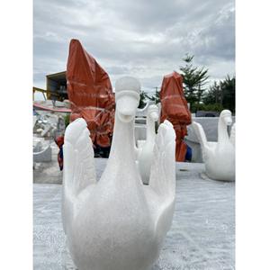 รูปปั้นสัตว์แกะสลักด้วยมือสีขาวทันสมัยกลางแจ้งที่มีคุณภาพสูงใหม่ทนทานพื้นผิวขัดเงารูปปั้นหงส์จากเวียดนาม - Product Image 3