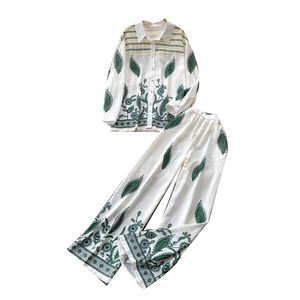 Conjunto de 2 Piezas Otoño 2026 Estilo Vintage para Mujer, Top con Cuello Polo y Traje Estampado, Ropa al Por Mayor - Product Image 5